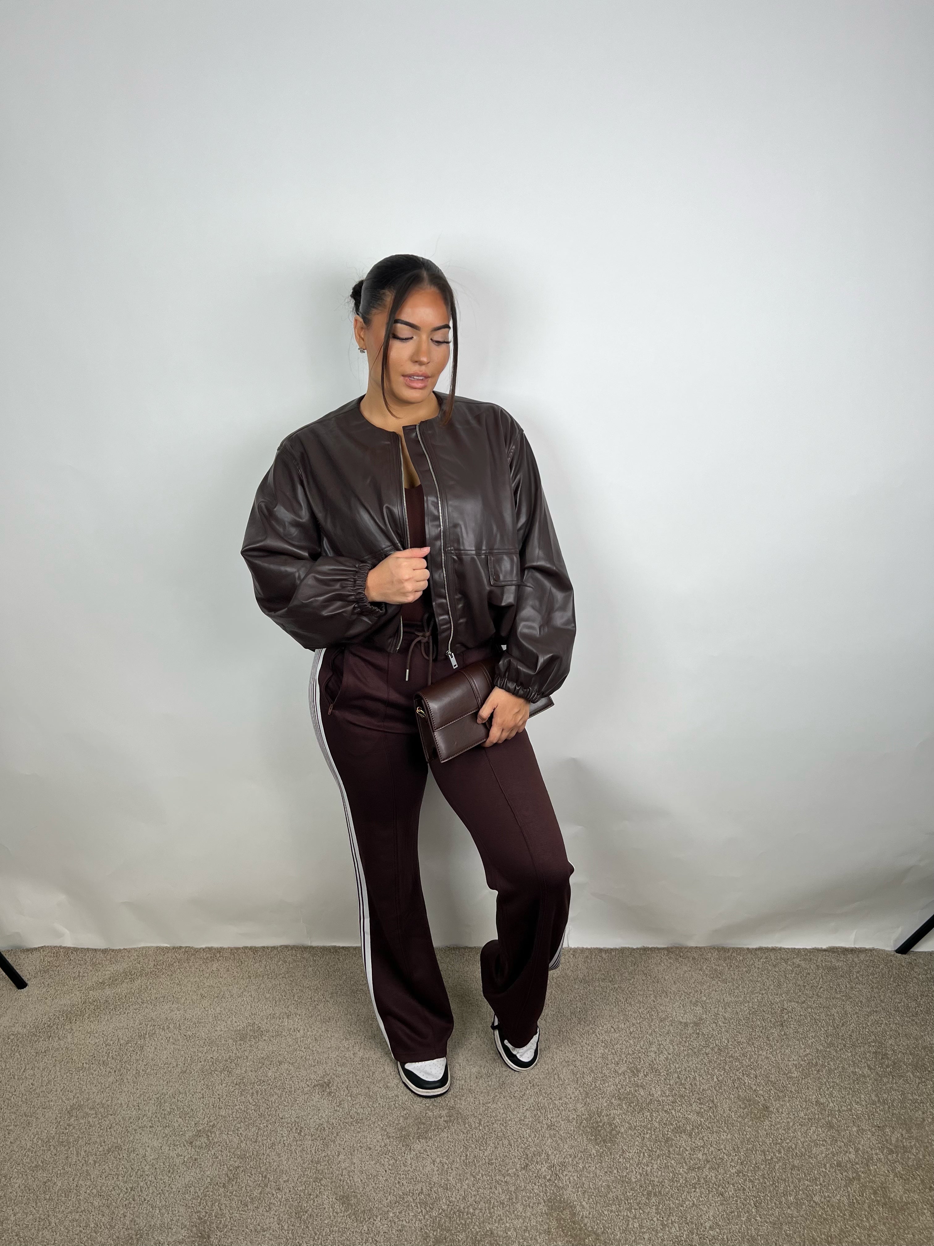Ambika Straight Leg Jogger Donkerbruin