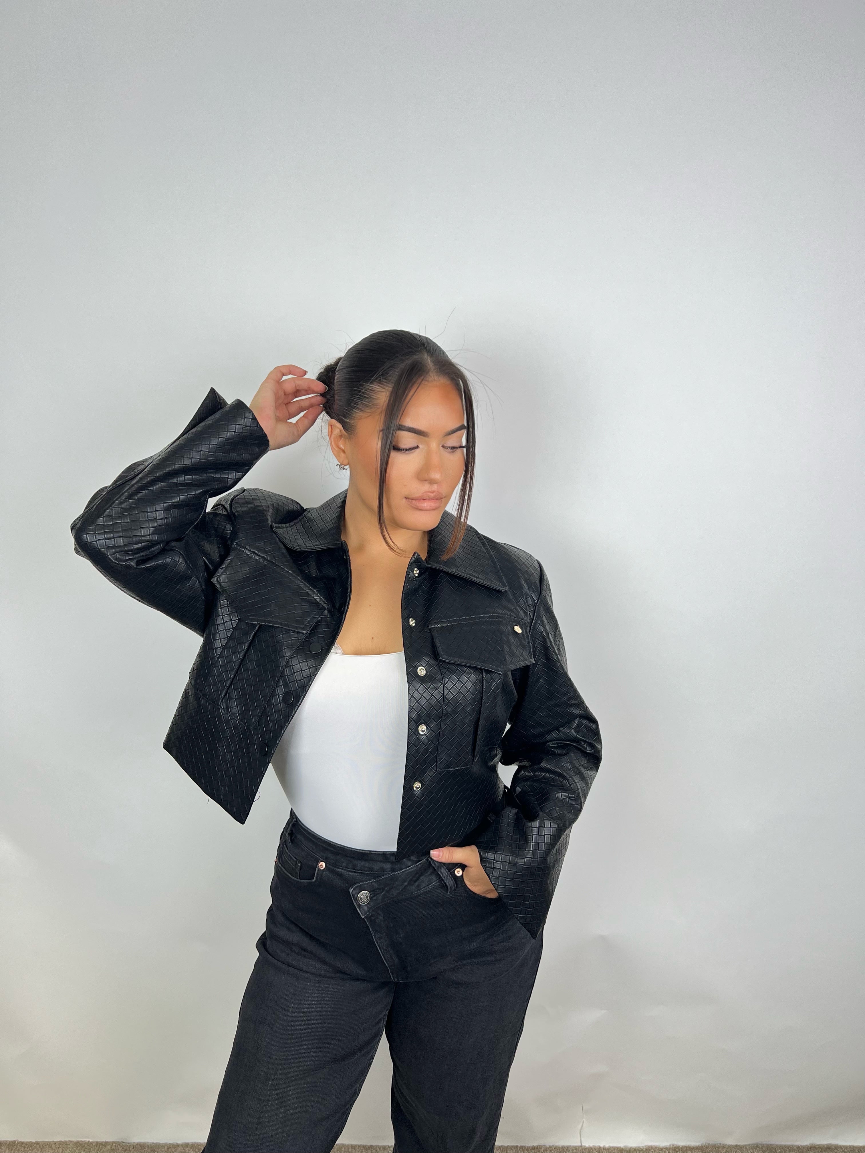 Ambika Gevlochten Cropped Jasje in Zwart