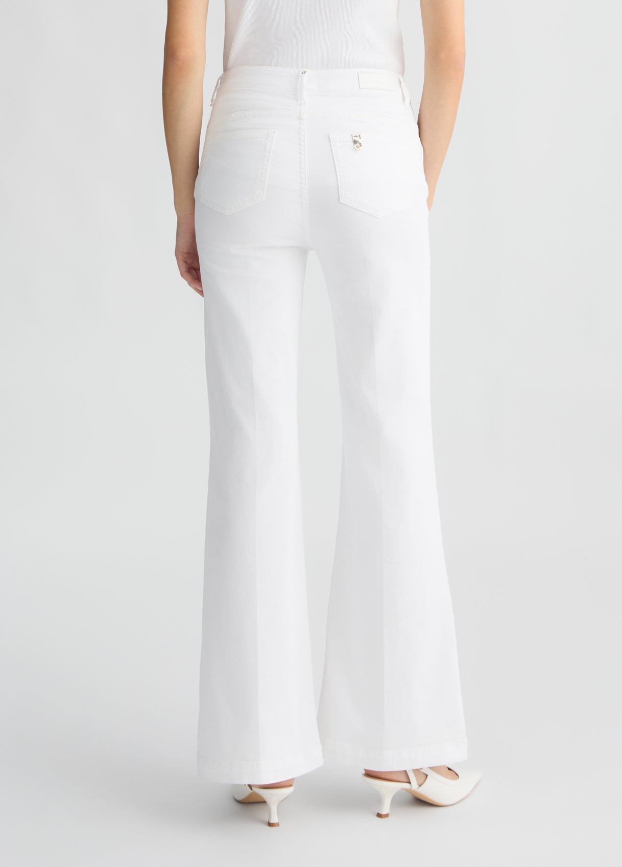 Liu Jo Flared Trousers Wit met Gouden Knopen