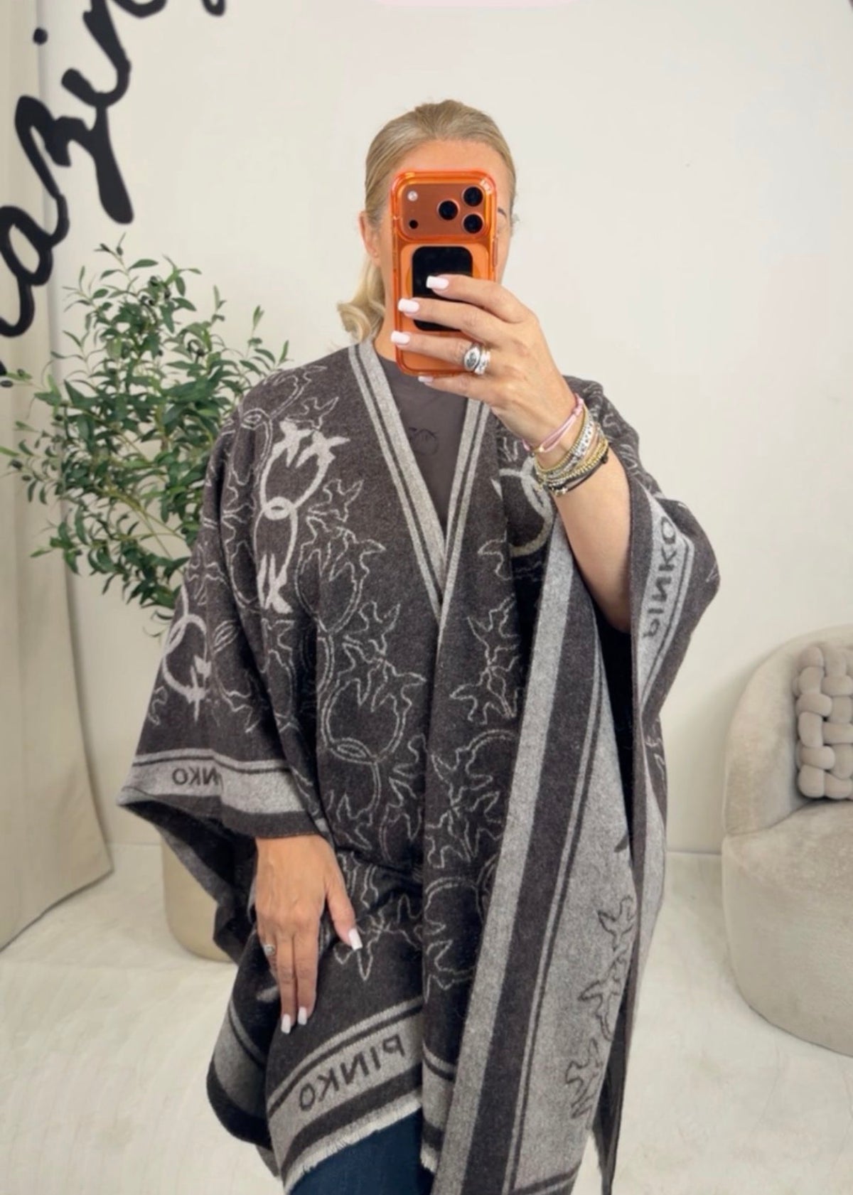 Pinko Poncho CROAZIA in Beige/Bruin