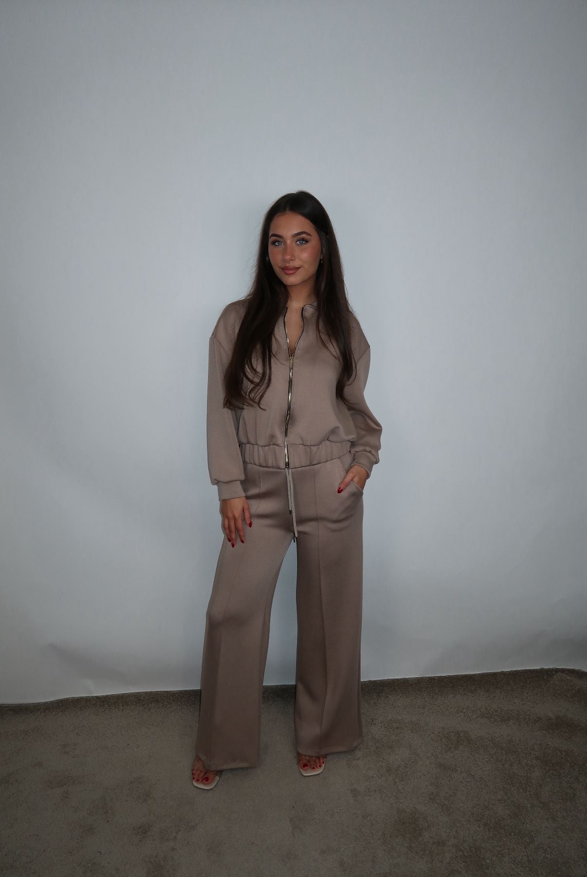 Artigli Straight Leg Jogger in Taupe